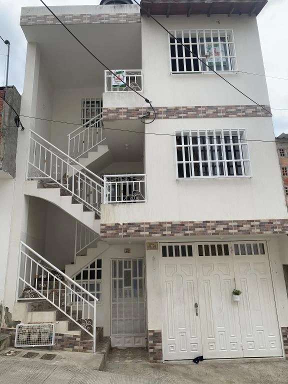  CARRERA 4 NO. 21A-09 APARTAMENTO 301 EDIFICIO TREBOL BARRIO SANTA CATALINA 