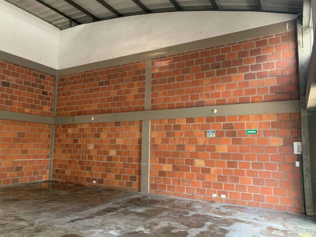 CARRERA 17 NO. 33-81 BODEGA 121 CENASUR BARRIO LA ISLA