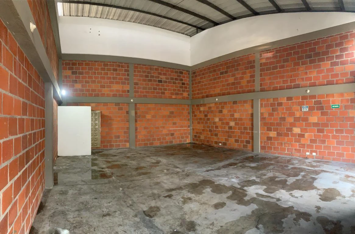 CARRERA 17 NO. 33-81 BODEGA 121 CENASUR BARRIO LA ISLA