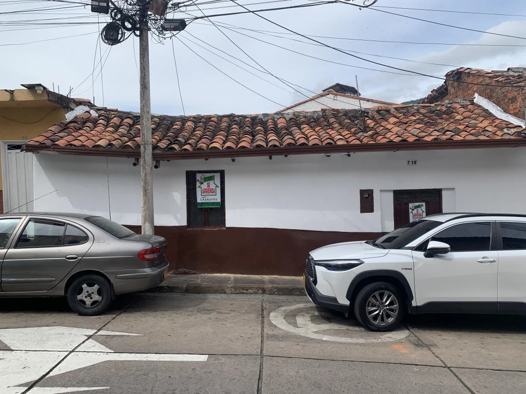 CARRERA 9 NO. 7-25 CASA BARRIO MARIA AUXILIADORA