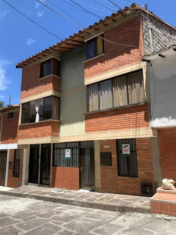 CARRERA 4 NO. 13-31 APARTAMENTO PRIMER PISO BARRIO SAN CARLOS
