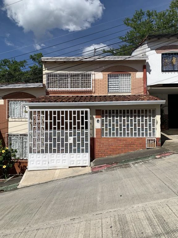 CASA NO. 15 MANZ F BARRIO PORTAL DEL CONDE 