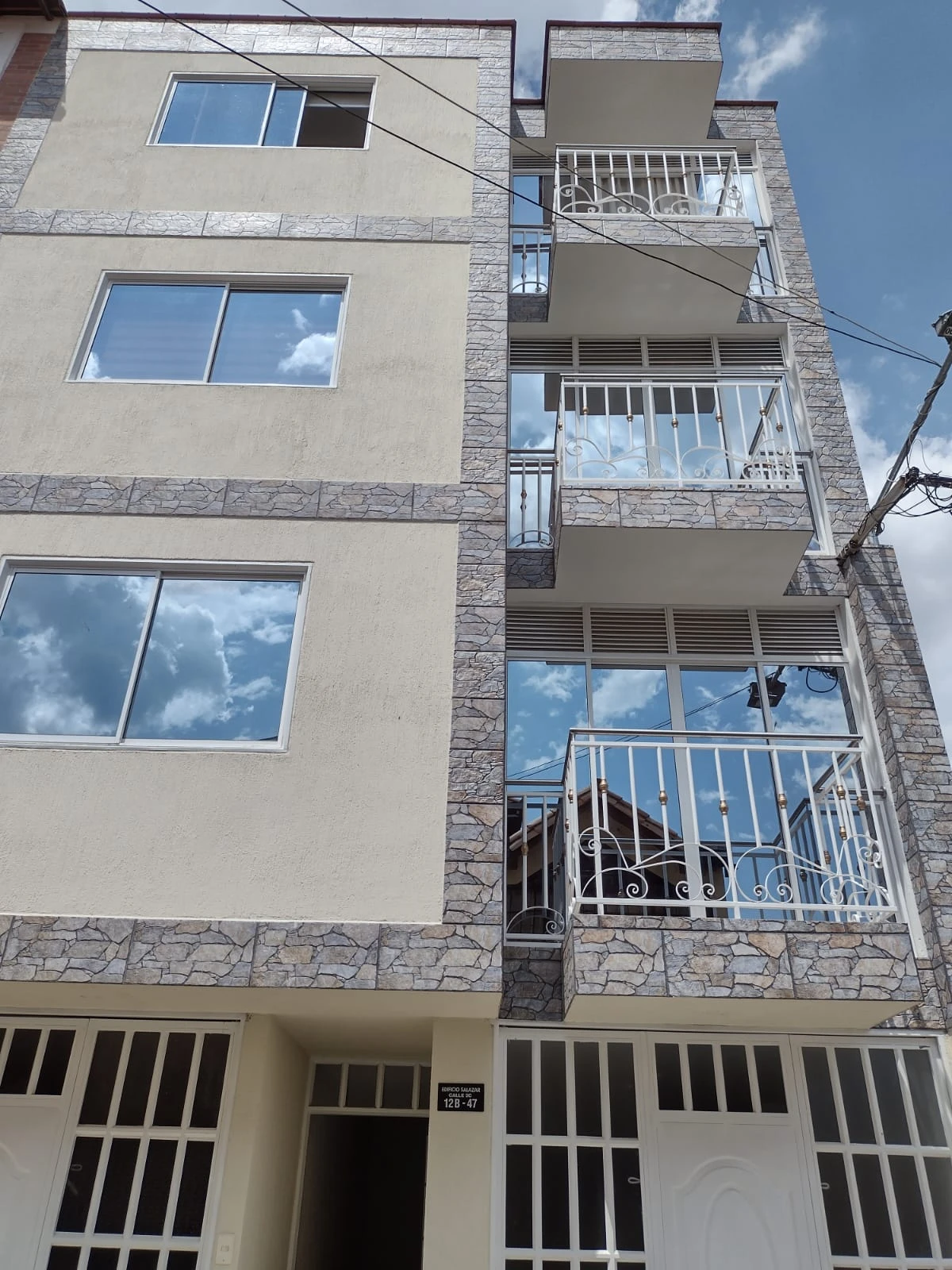 APARTAMENTO 401 EDIFICIO SALAZAR BARRIO BELLA ISLA
