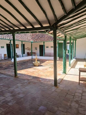 CARRERA 7 NO. 4-57 CASA-LOCAL M. BARICHARA 