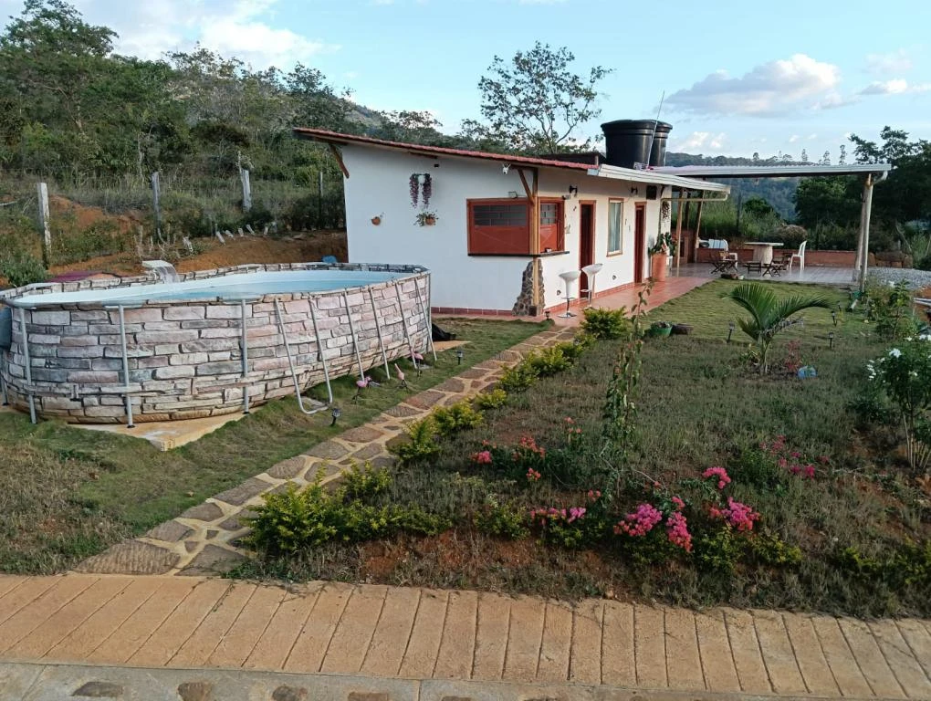 PARCELA LOTE TRES ESQUINAS VEREDA SAN JOSE ALTO MUNICIPIO BARICHARA 