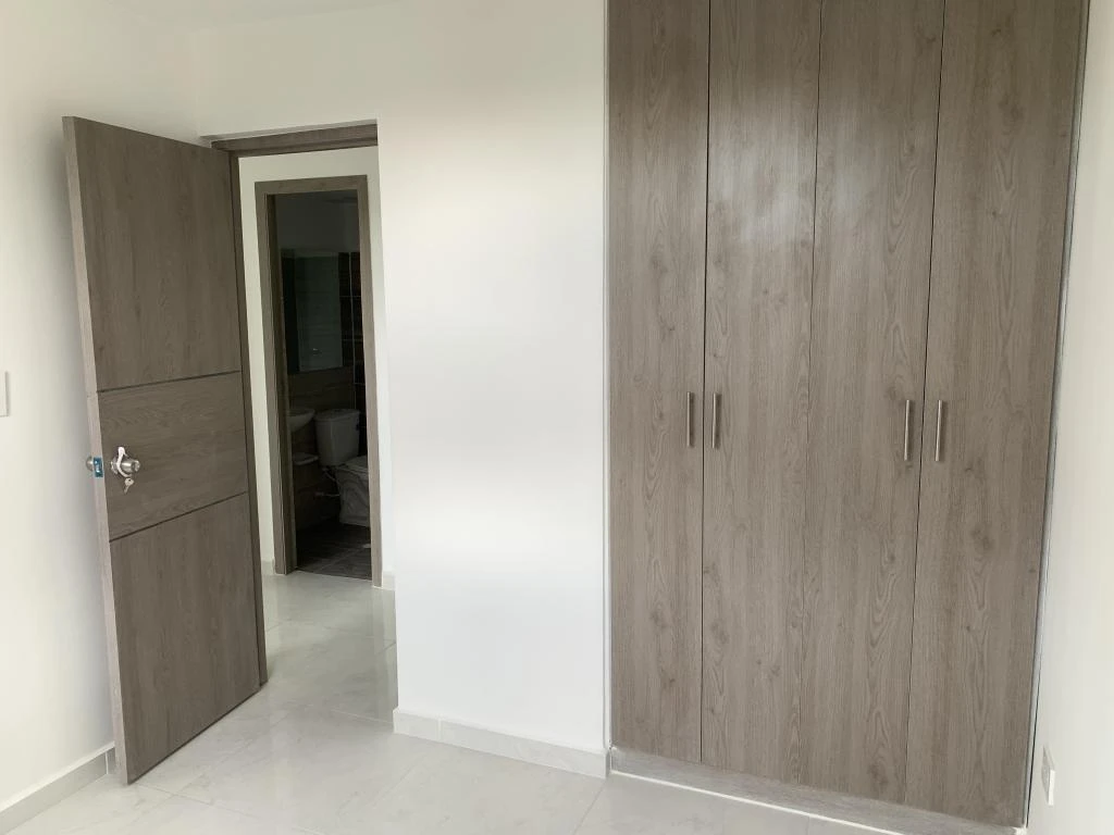 CALLE 35 NO. 14-05 APARTAMENTO 803 TORRE 2 CONJ. MIRADORES DEL SAN GIL PLAZA BARRIO LA ISLA 