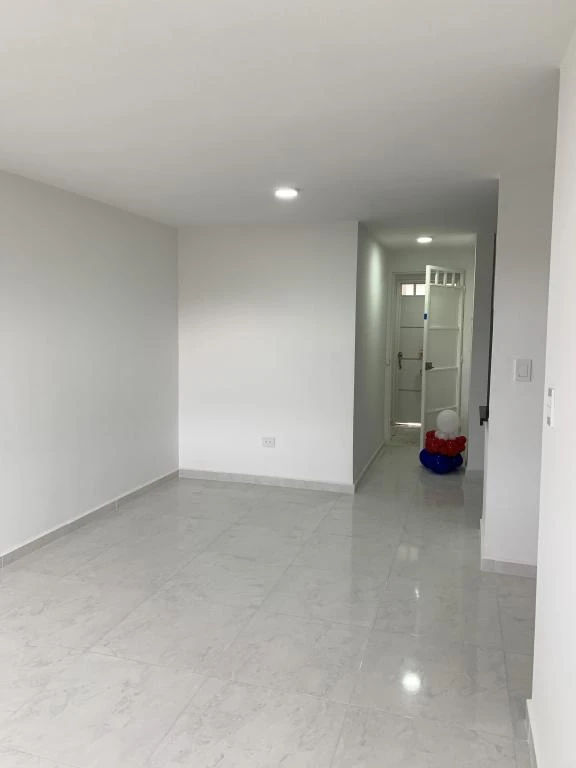 CALLE 35 NO. 14-05 APARTAMENTO 703 TORRE 2 CONJ. MIRADORES DEL SAN GIL PLAZA BARRIO LA ISLA