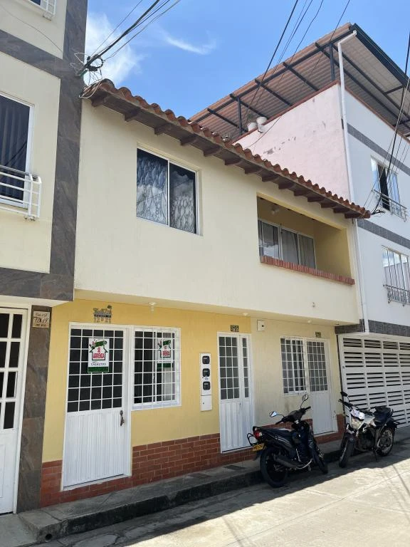 CALLE 2D NO. 12B- 21 APARTA-ESTUDIO 101 BARRIO BELLA ISLA